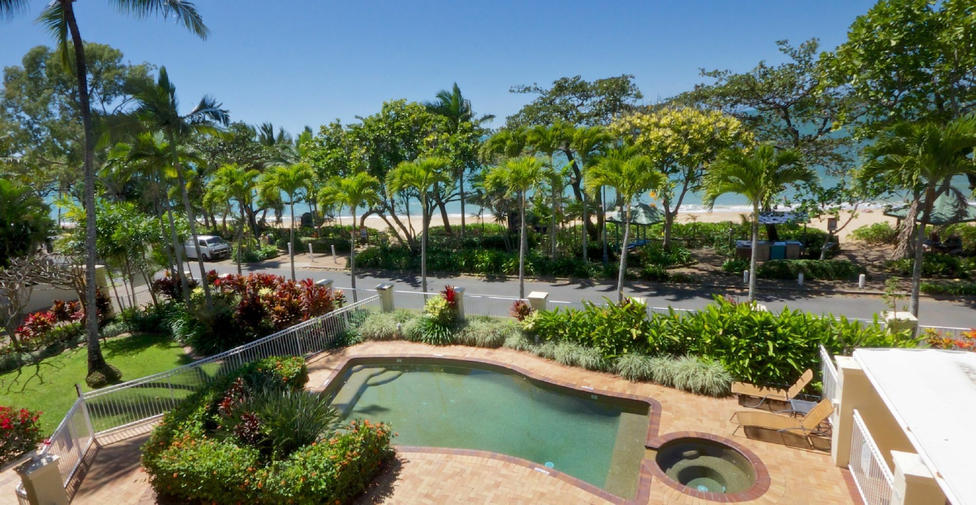 On The Beach Apartments Тринити Бич Экстерьер фото